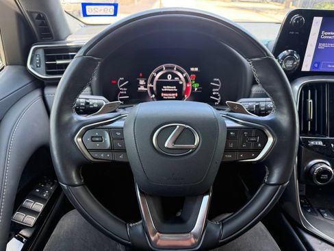 Used 2023 Lexus LX 600 4WD w/ Luxury Package image 12