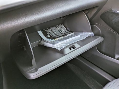 Used 2025 Chevrolet Trax LT w/ LT Convenience Package image 32