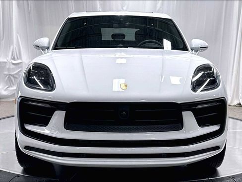 Used 2025 Porsche Macan AWD/4WD image 12