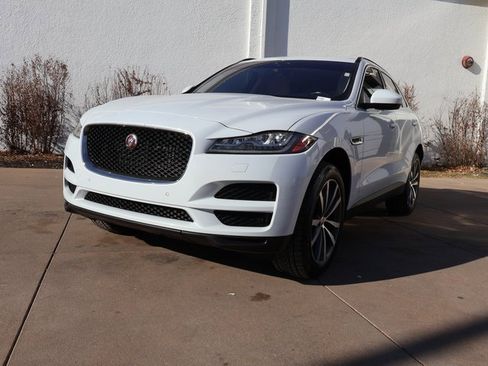 Used 2017 Jaguar F-PACE Prestige image 3