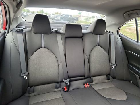 Used 2022 Toyota Camry LE image 28