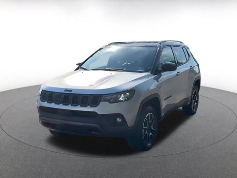 Used 2025 Jeep Compass Trailhawk AWD/4WD image 7
