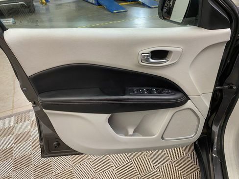 Used 2020 Jeep Compass Latitude w/ Popular Equipment Group image 18