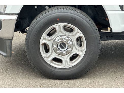 Used 2025 Ford F250 XLT image 26