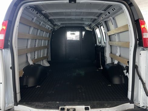 Used 2024 GMC Savana 2500 w/ Driver Convenience Package image 13