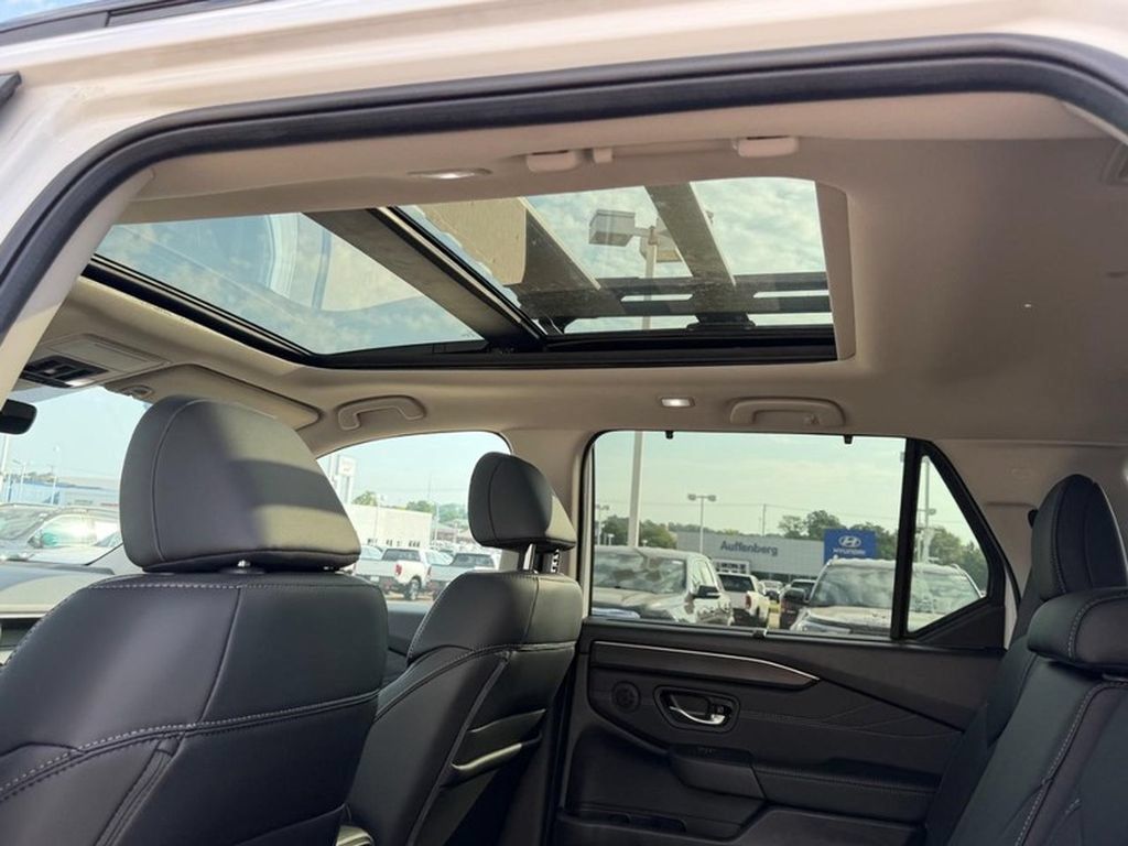 New 2026 Honda Pilot Touring image 11