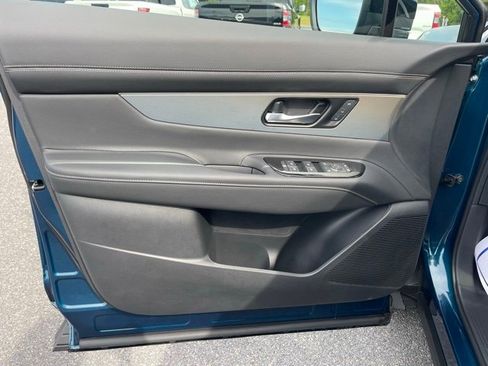 New 2025 Nissan Murano SL image 10