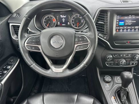 Used 2019 Jeep Cherokee Latitude Plus w/ Comfort/Convenience Group image 13