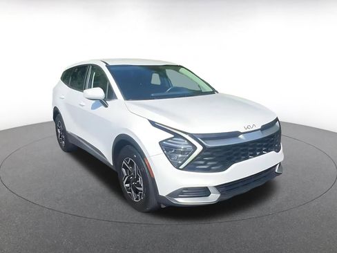 Used 2025 Kia Sportage LX FWD image 3