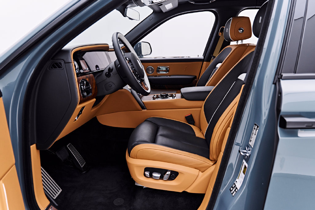 Used 2025 Rolls-Royce Cullinan AWD/4WD image 47
