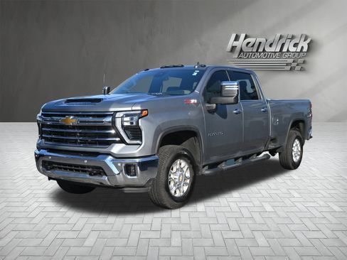 Used 2024 Chevrolet Silverado 2500 LTZ w/ LTZ Convenience Package image 8