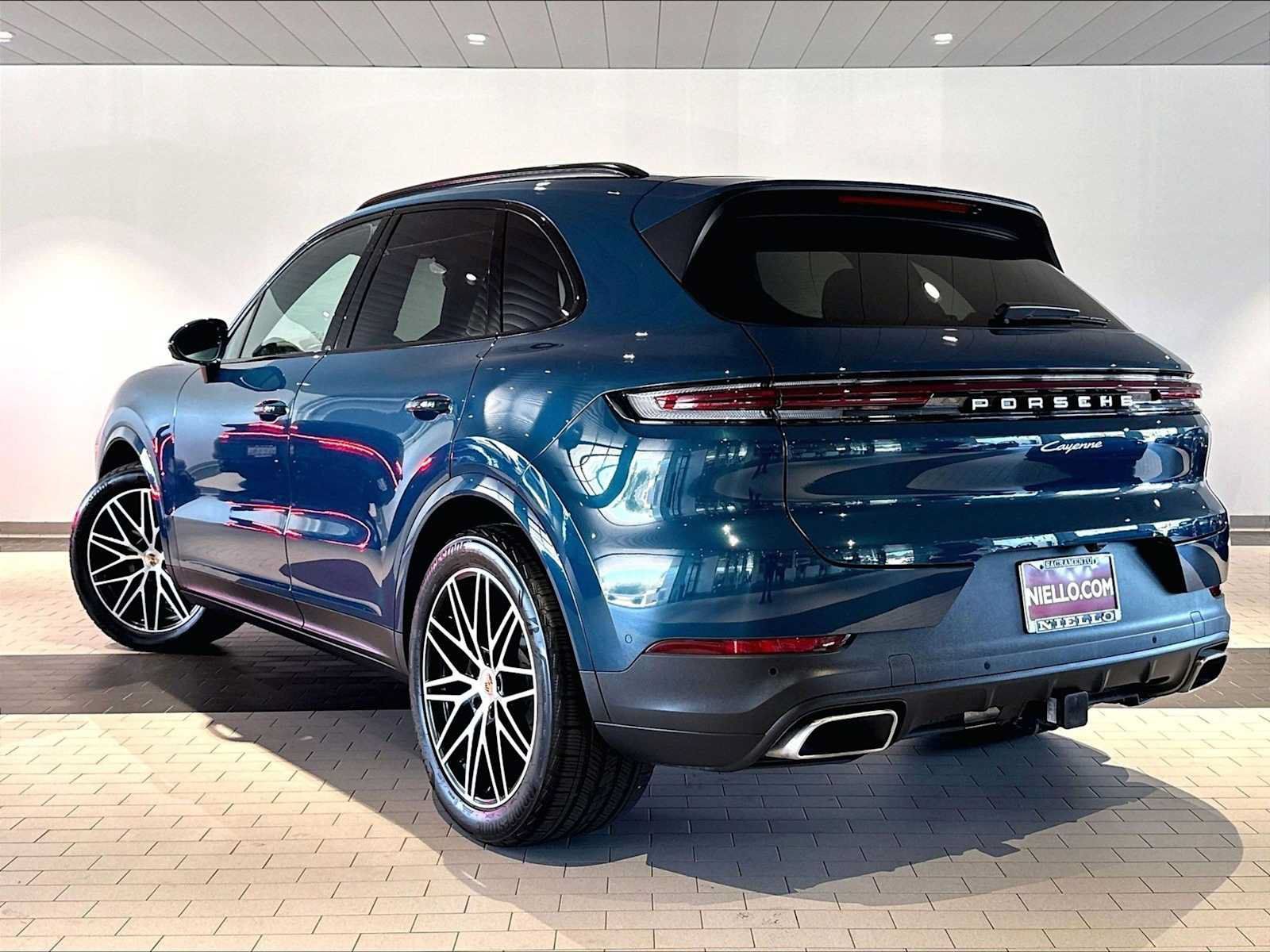 Used 2026 Porsche Cayenne AWD/4WD image 3