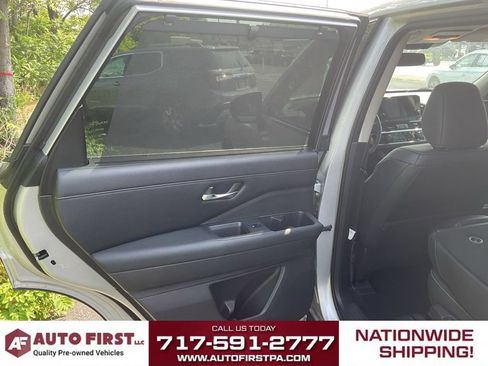 Used 2022 Nissan Pathfinder SL AWD/4WD image 8