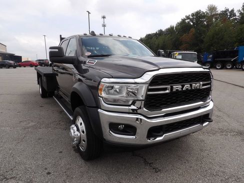 Used 2023 RAM 5500 Tradesman w/ Chrome Appearance Group AWD/4WD image 11