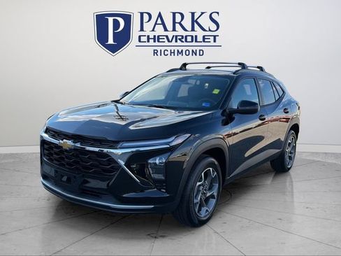 Used 2026 Chevrolet Trax LT w/ LT Convenience Package FWD image 3