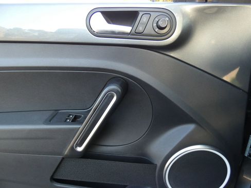 Used 2018 Volkswagen Beetle 2.0T S image 57