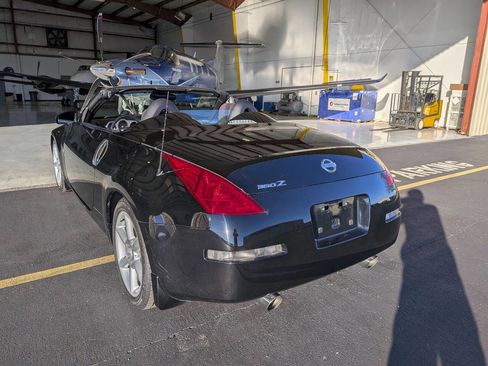 Used 2004 Nissan 350Z Enthusiast image 9