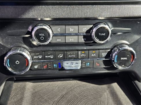 Used 2024 Ford F250 Platinum image 16