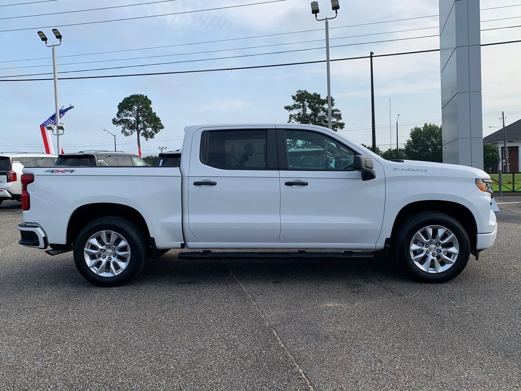 Used 2024 Chevrolet Silverado 1500 Custom AWD/4WD image 2