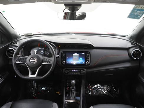 Used 2022 Nissan Kicks SR w/ Premium Package FWD image 13