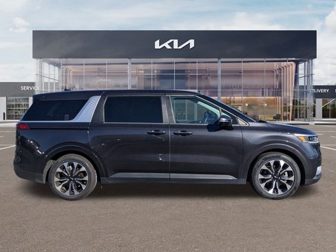 Certified 2024 Kia Carnival EX image 3