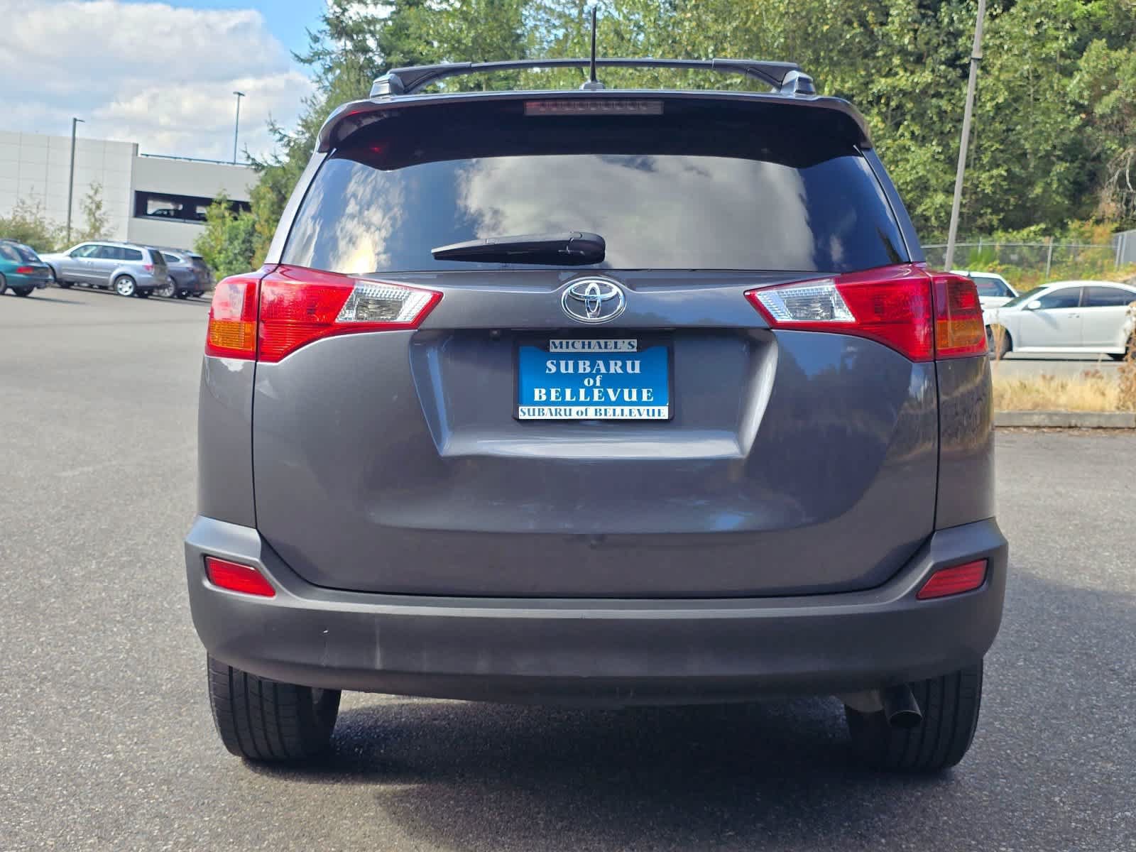 Used 2015 Toyota RAV4 XLE AWD/4WD image 5
