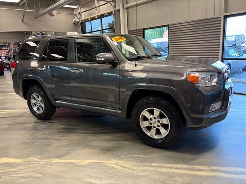 Used 2010 Toyota 4Runner SR5 AWD/4WD image 33