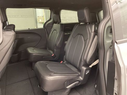 New 2026 Chrysler Pacifica Select FWD image 17