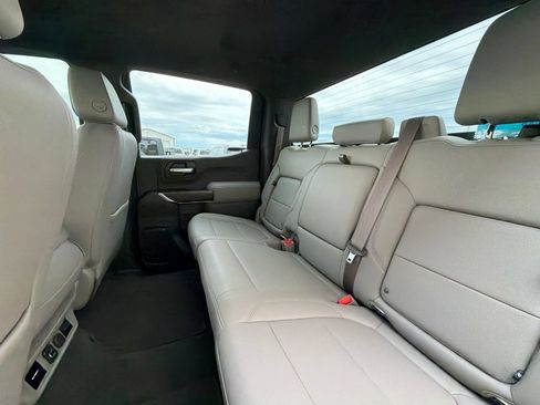 Used 2019 GMC Sierra 1500 SLT w/ X31 Off-Road Package AWD/4WD image 12