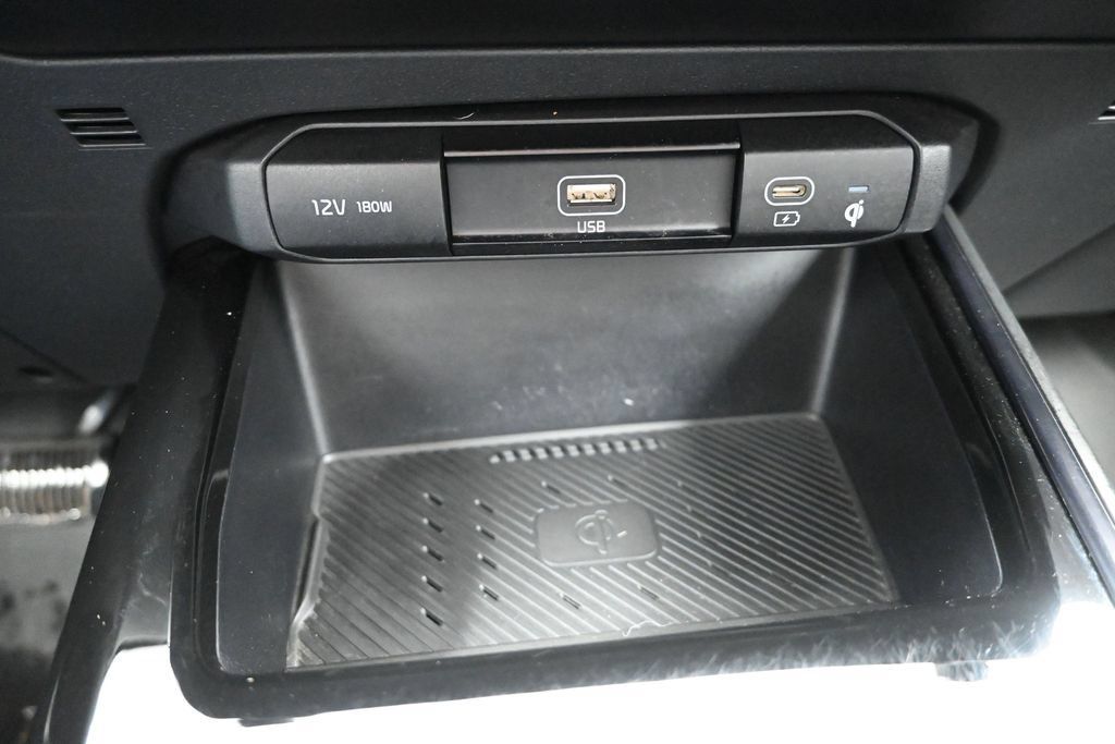 Certified 2024 Kia Niro Wind w/ Wind Preserve Package FWD image 21