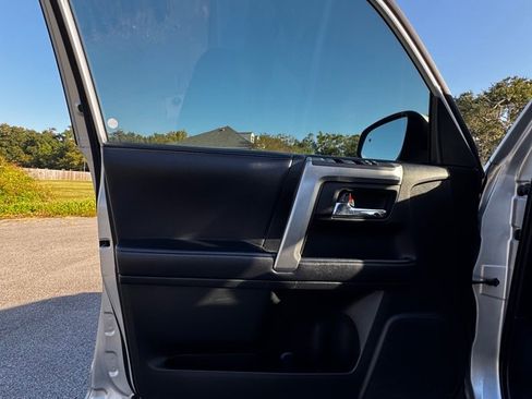 Used 2018 Toyota 4Runner SR5 image 9