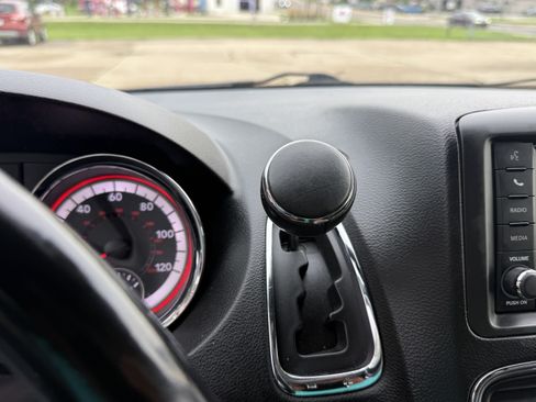 Used 2019 Dodge Grand Caravan SXT FWD image 21