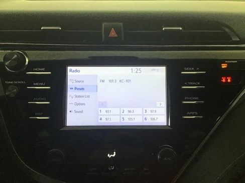 Used 2019 Toyota Camry SE w/ Convenience Package image 13