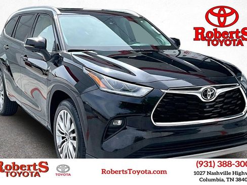 Used 2023 Toyota Highlander Platinum FWD image 1