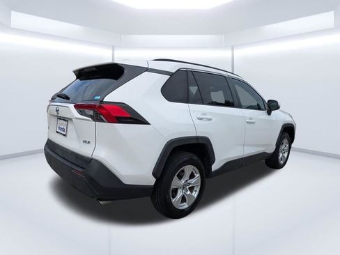 Used 2019 Toyota RAV4 XLE FWD image 4