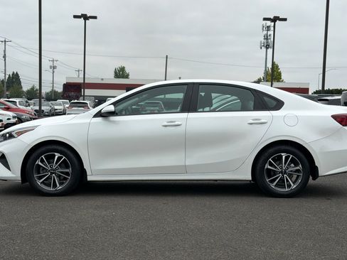 Used 2024 Kia Forte LXS FWD image 9