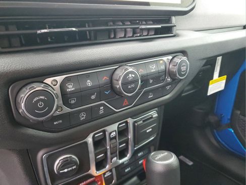 New 2026 Jeep Gladiator Willys AWD/4WD image 18