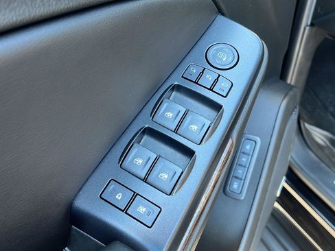 Used 2017 Chevrolet Suburban LT AWD/4WD image 13