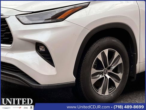 Used 2024 Toyota Highlander XLE image 8