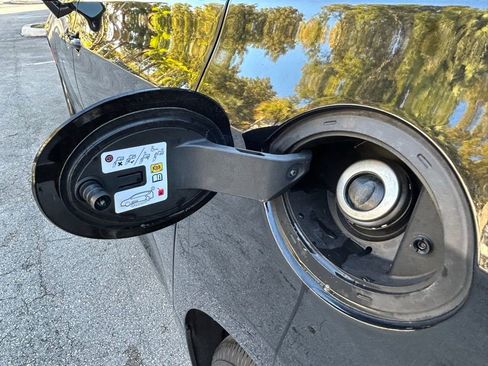 Used 2024 Chrysler Pacifica Touring-L image 41