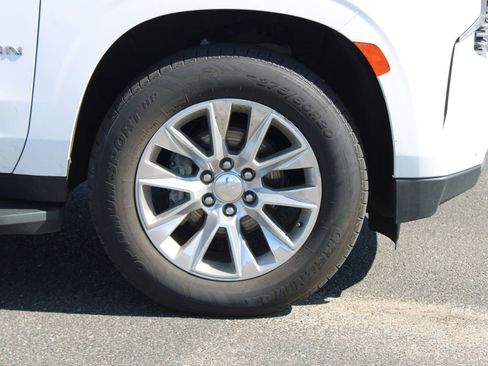 Used 2023 Chevrolet Suburban Premier image 12