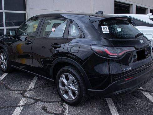 Used 2025 Honda HR-V LX image 3
