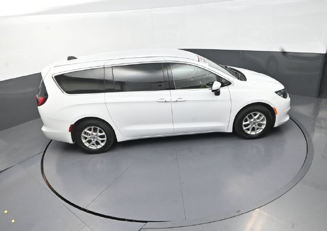 Used 2023 Chrysler Voyager LX FWD image 18