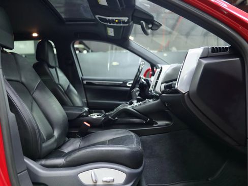 Used 2018 Porsche Cayenne S image 28