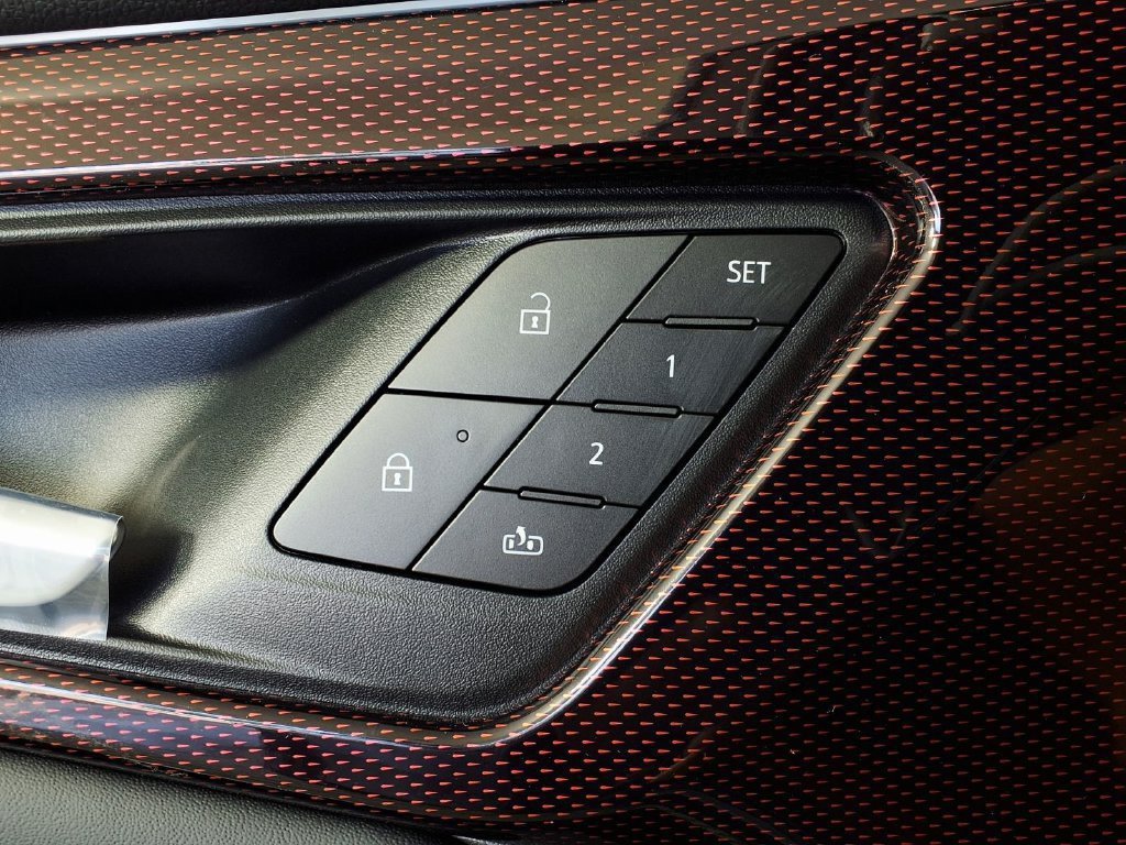 New 2027 Chevrolet Traverse RS FWD image 17