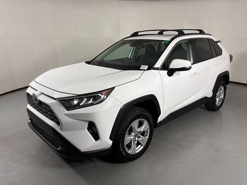 Used 2019 Toyota RAV4 XLE FWD image 4