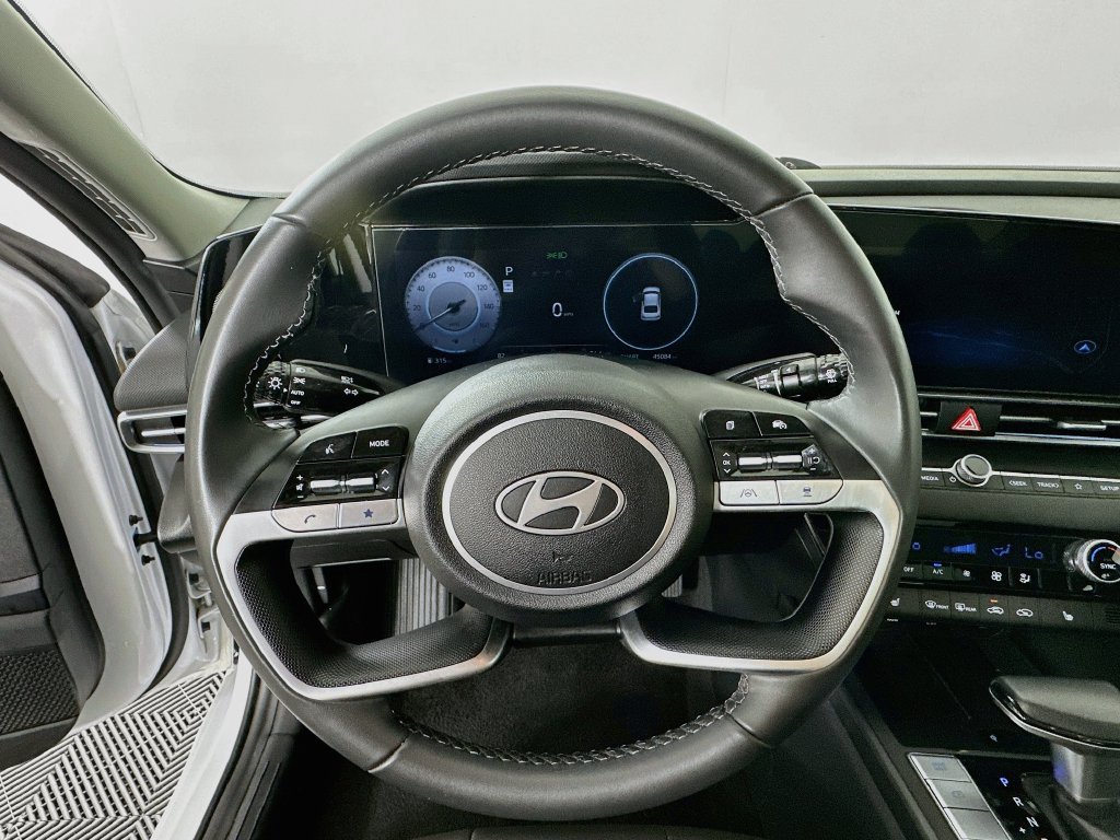 Used 2025 Hyundai Elantra SEL FWD image 11