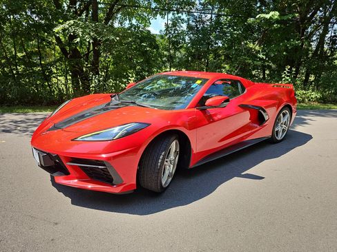 Used 2021 Chevrolet Corvette Stingray Convertible w/ Z51 Performance Package RWD image 8