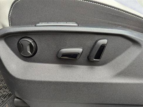 Used 2024 Volkswagen Atlas Cross Sport SEL Premium R-Line image 11