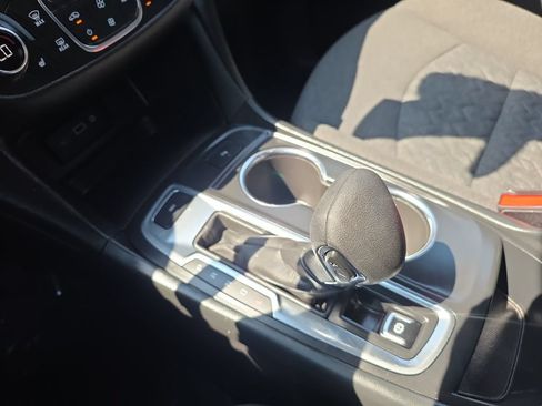 Used 2024 Chevrolet Equinox LT AWD/4WD image 16